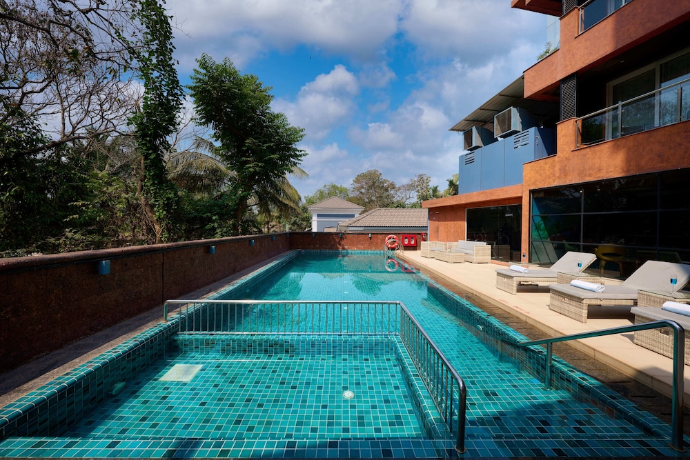 golden tulip vagator goa
