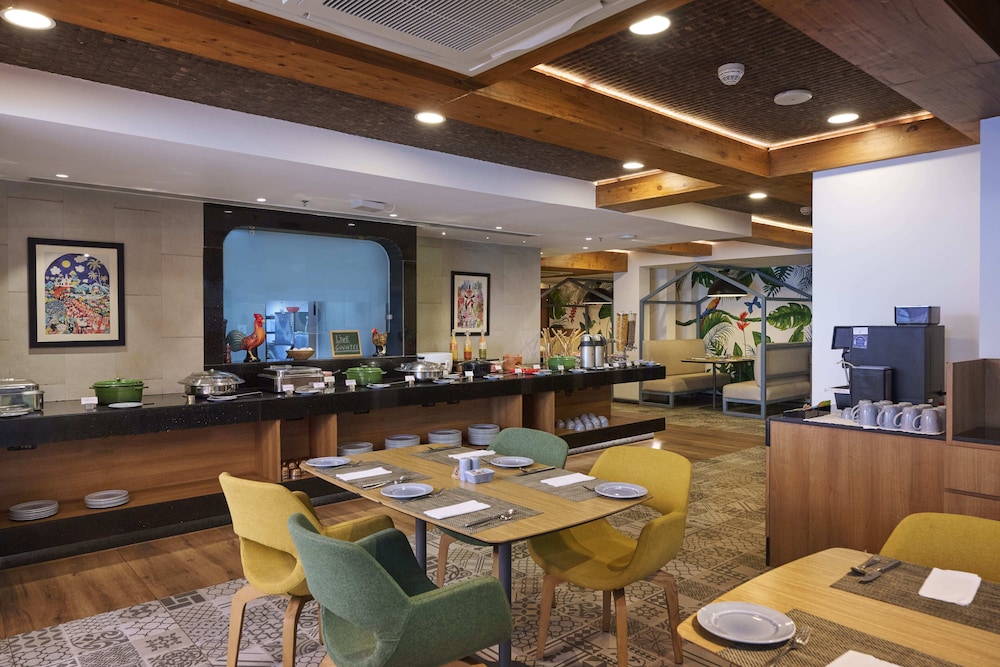 golden tulip vagator goa