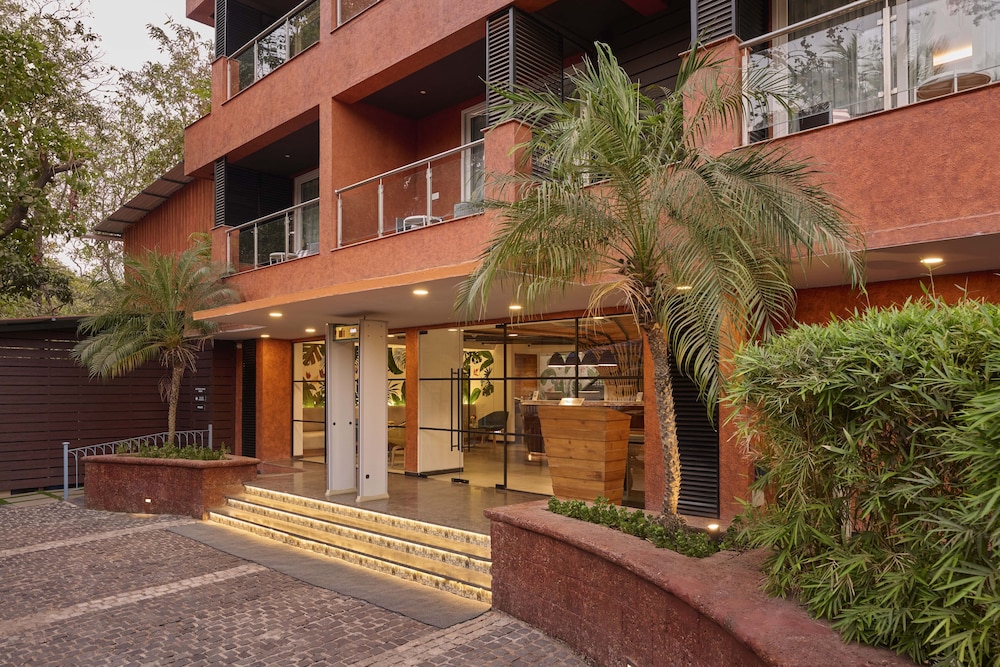 golden tulip vagator goa