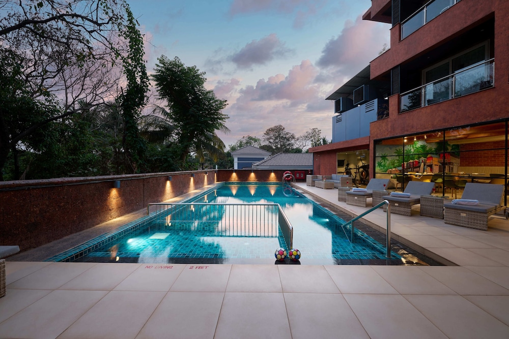 golden tulip vagator goa