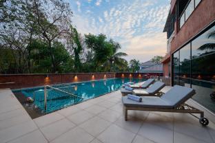 golden tulip vagator goa