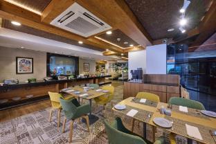 golden tulip vagator goa