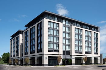 holman riverfront park hotel salem tapestry collection by hilton