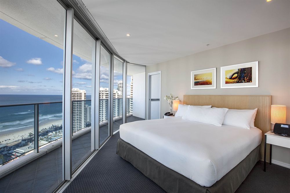 hilton surfers paradise hotel and residences