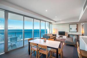 hilton surfers paradise hotel and residences