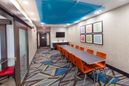 holiday inn express hotel and suites harriman by ihg