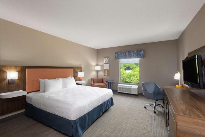 hampton inn and suites harrisburg north