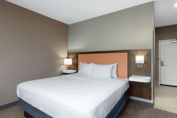 hampton inn and suites harrisburg north