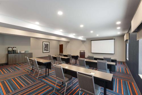 hampton inn and suites harrisburg north