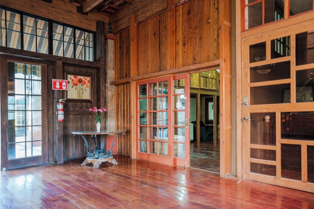 capital o hotel villa azura