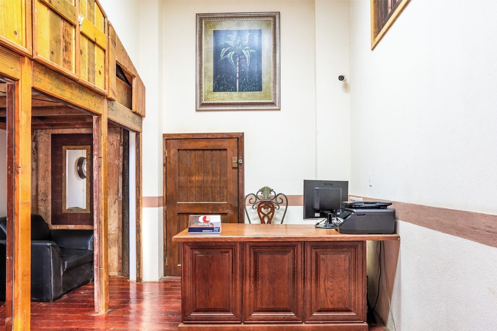 capital o hotel villa azura