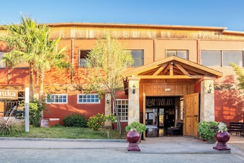 capital o hotel villa azura