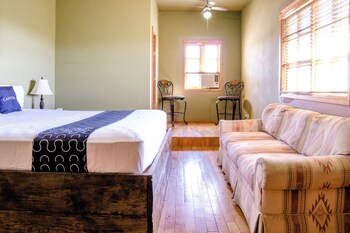 capital o hotel villa azura