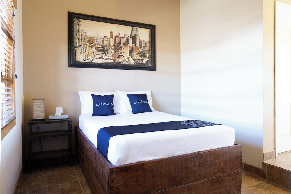 capital o hotel villa azura