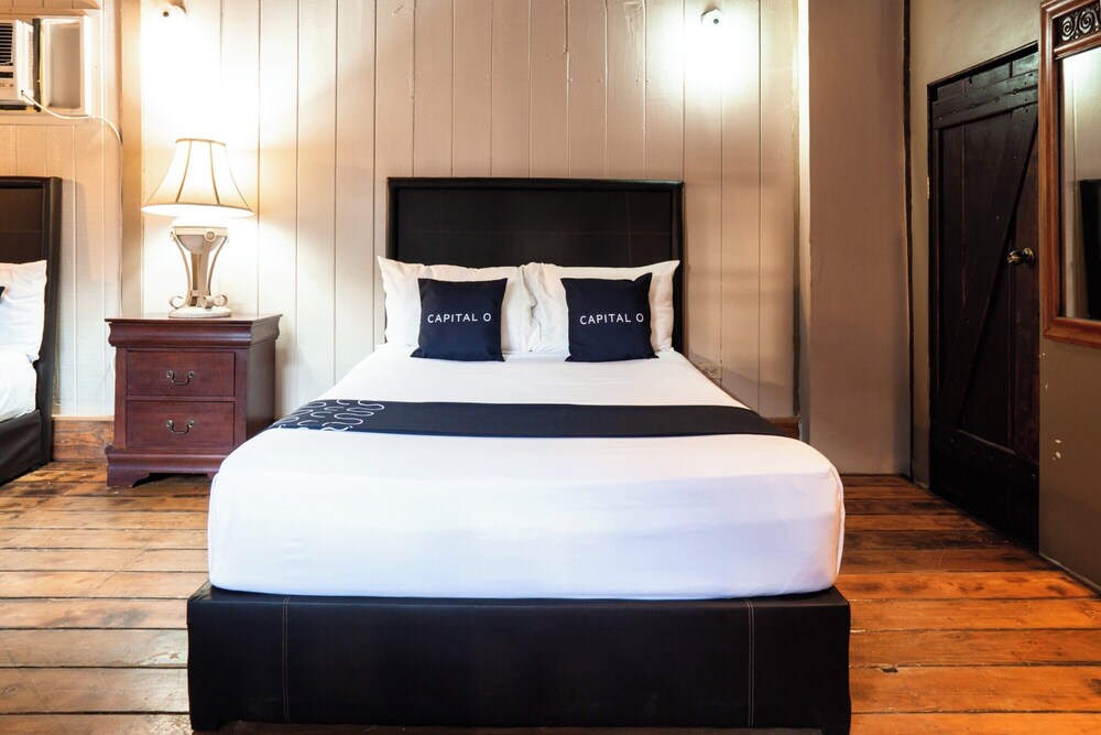 capital o hotel villa azura