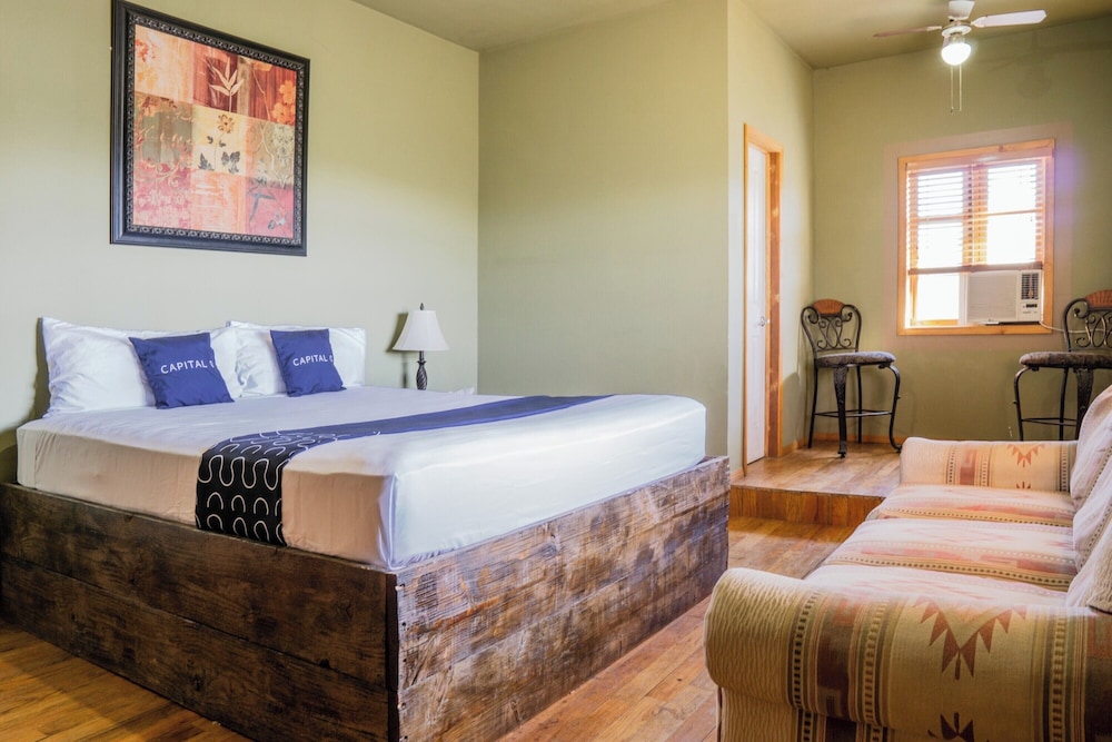 capital o hotel villa azura