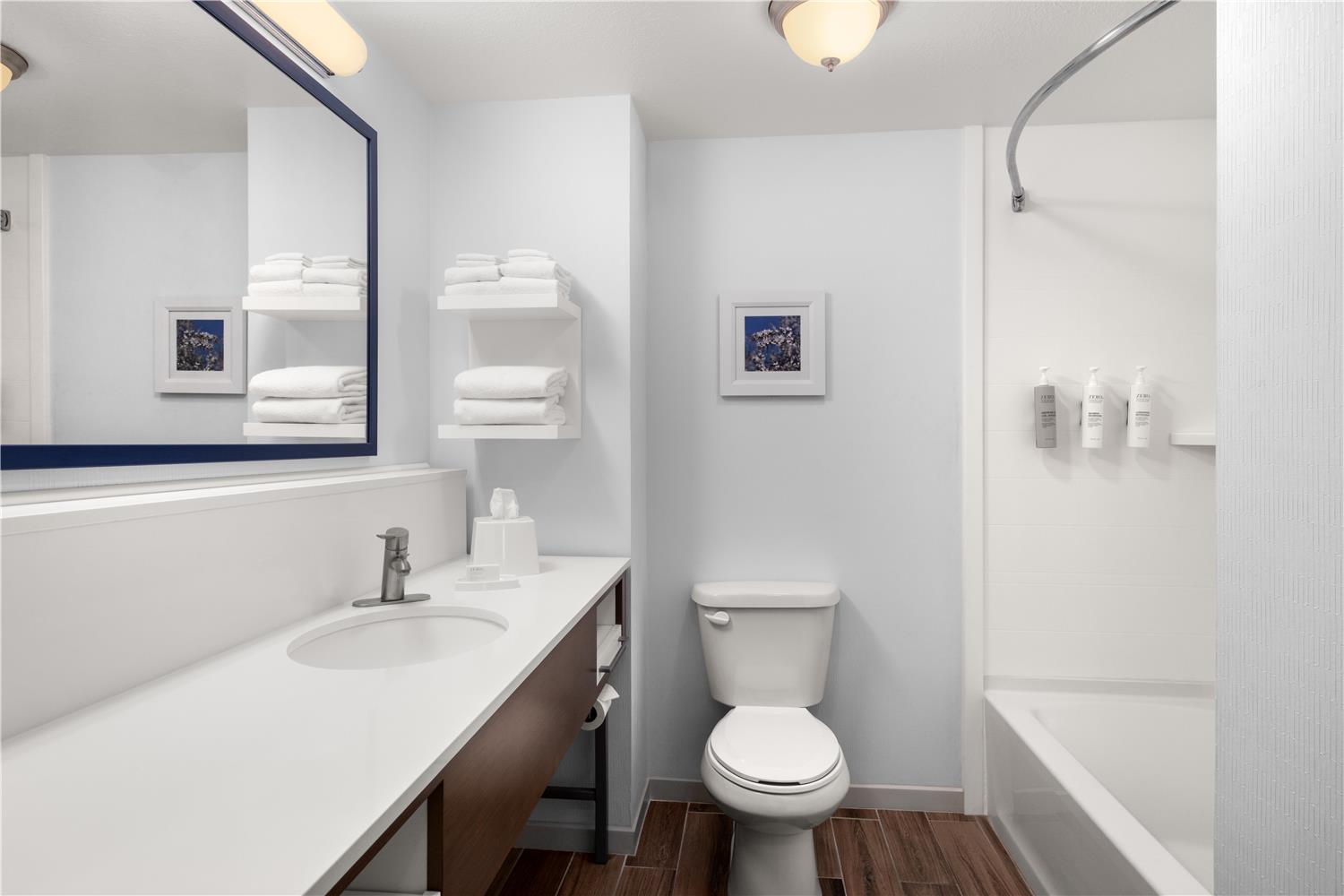 hampton inn and suites fresno