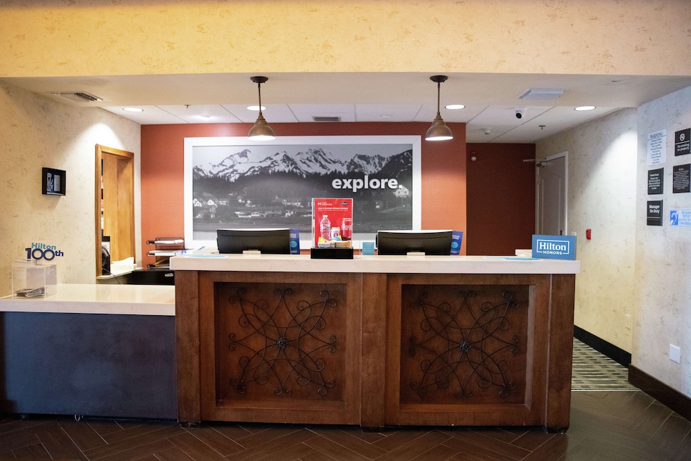 hampton inn and suites fresno