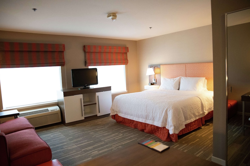 hampton inn and suites fresno