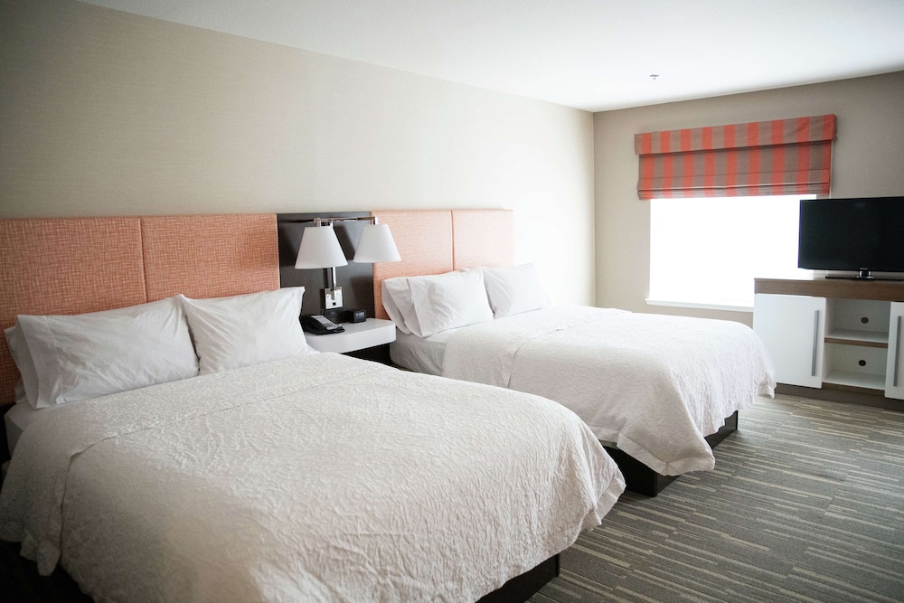 hampton inn and suites fresno