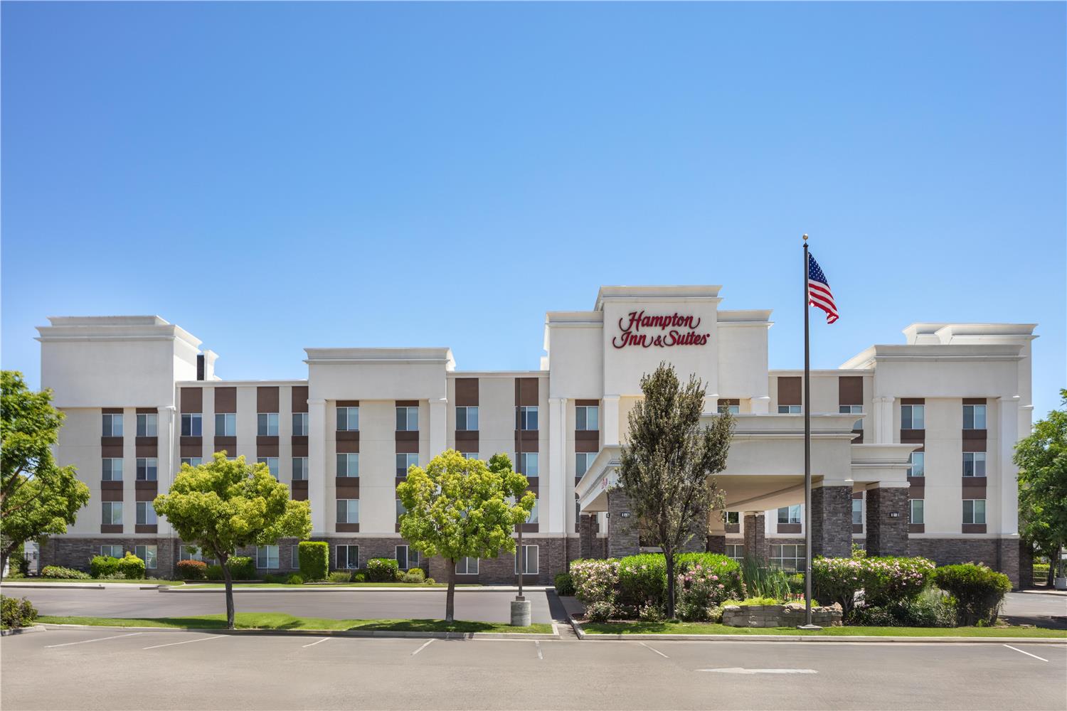 hampton inn and suites fresno