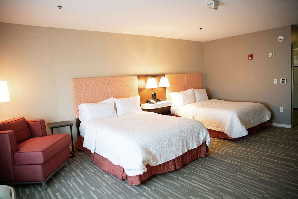 hampton inn and suites fresno