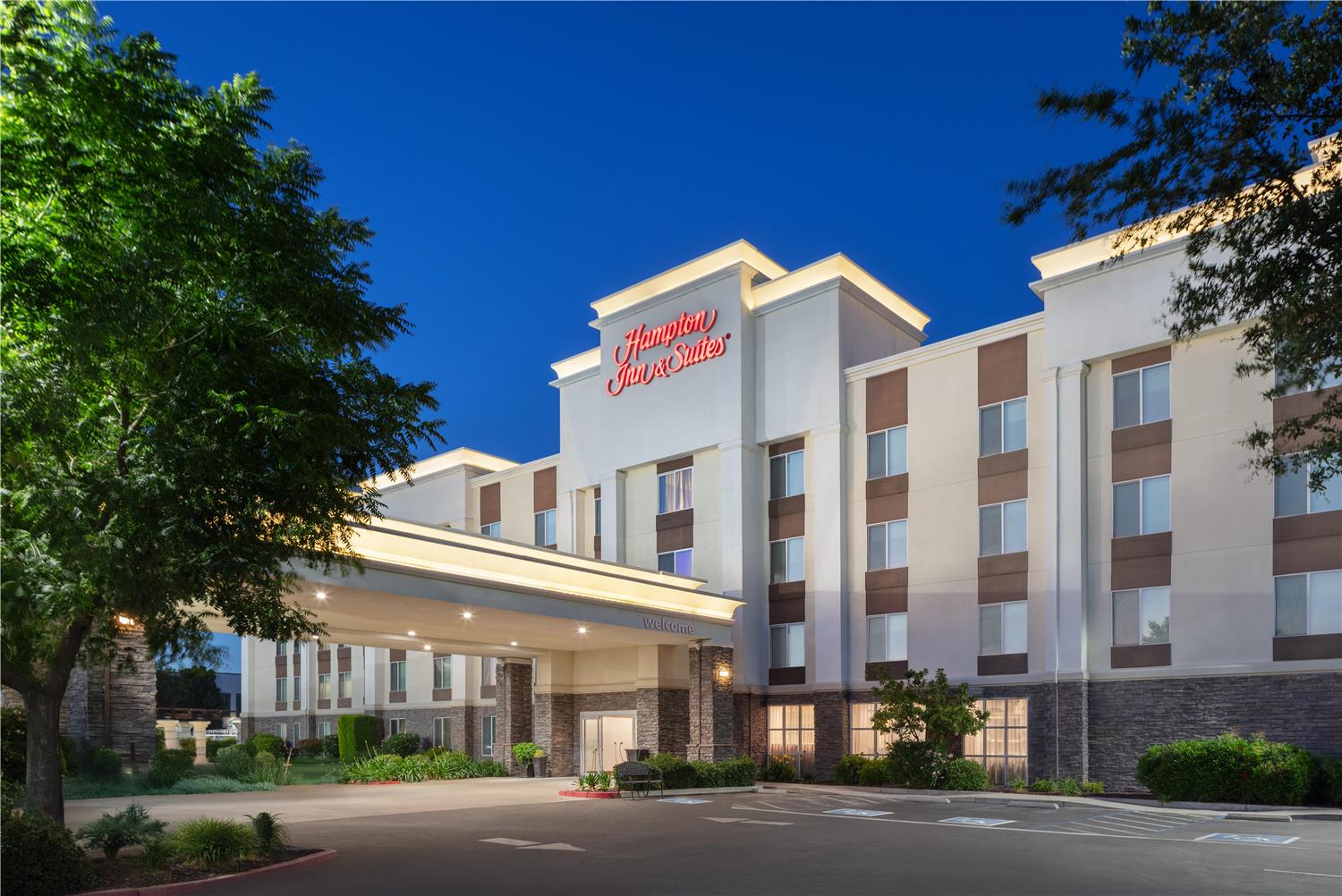 hampton inn and suites fresno