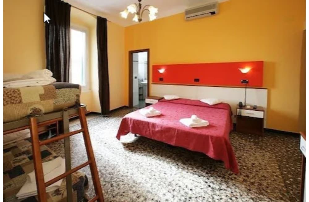 Hotel Le Tre Stazioni,Liguria>>Genoa,2 star