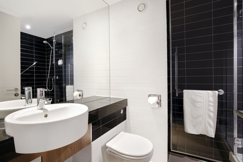holiday inn express london heathrow t5 by ihg