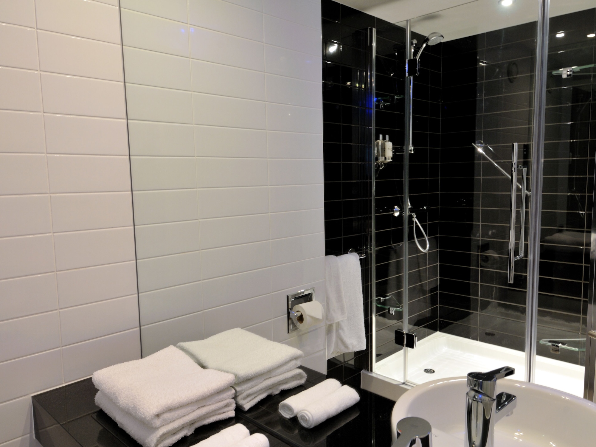 holiday inn express london heathrow t5 by ihg