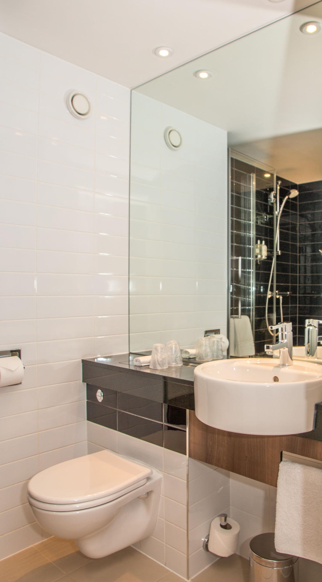holiday inn express london heathrow t5 by ihg