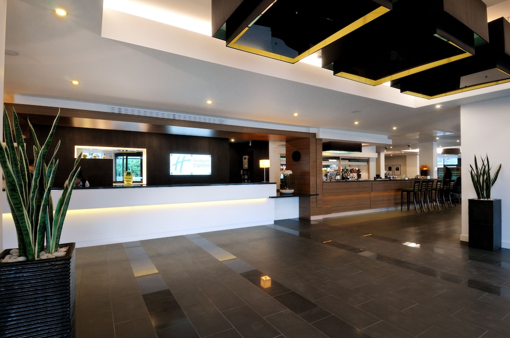 holiday inn express london heathrow t5 by ihg