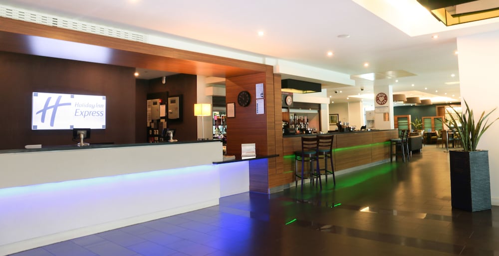 holiday inn express london heathrow t5 by ihg