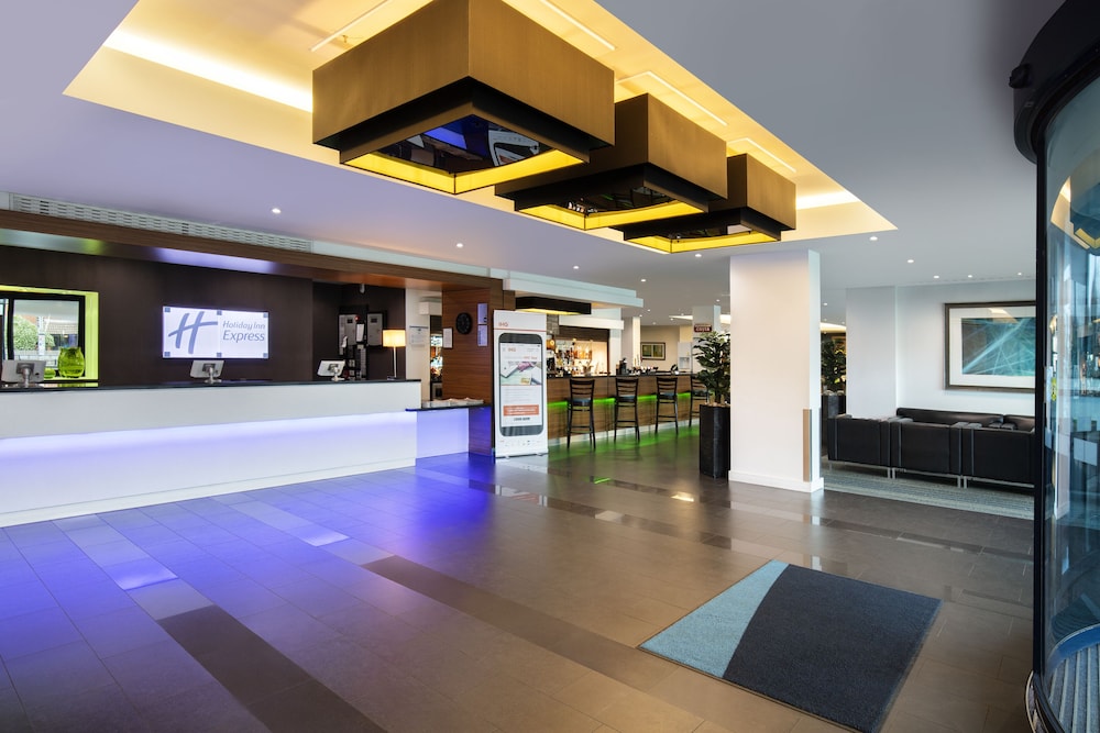 holiday inn express london heathrow t5 by ihg