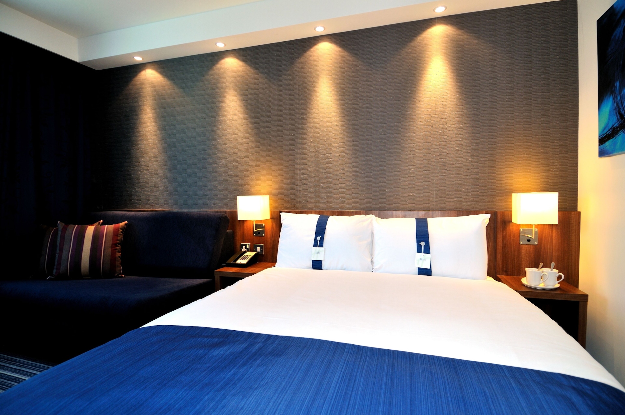 holiday inn express london heathrow t5 by ihg
