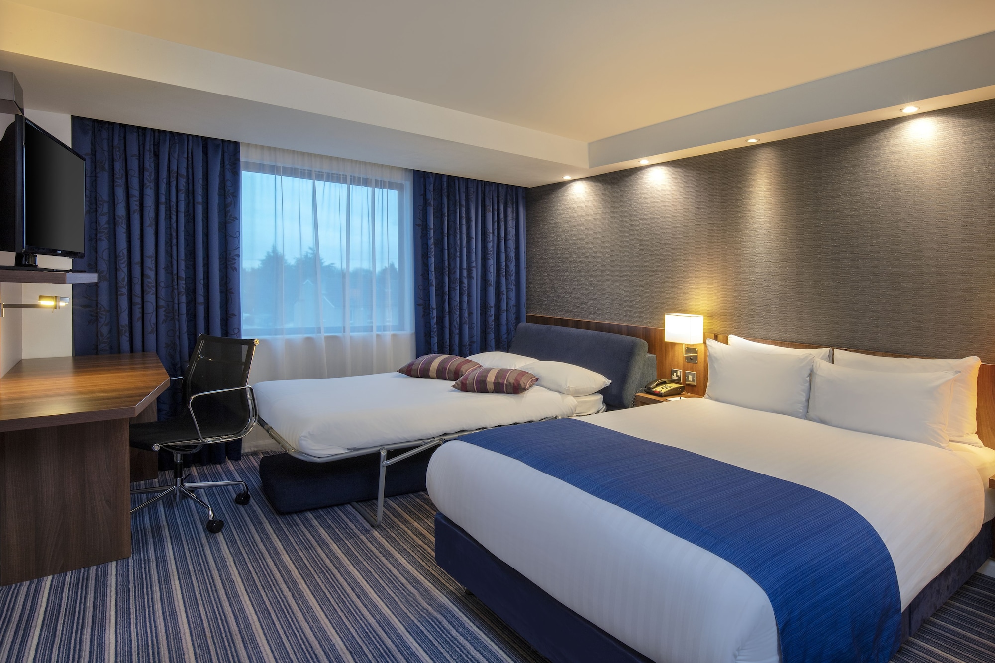 holiday inn express london heathrow t5 by ihg
