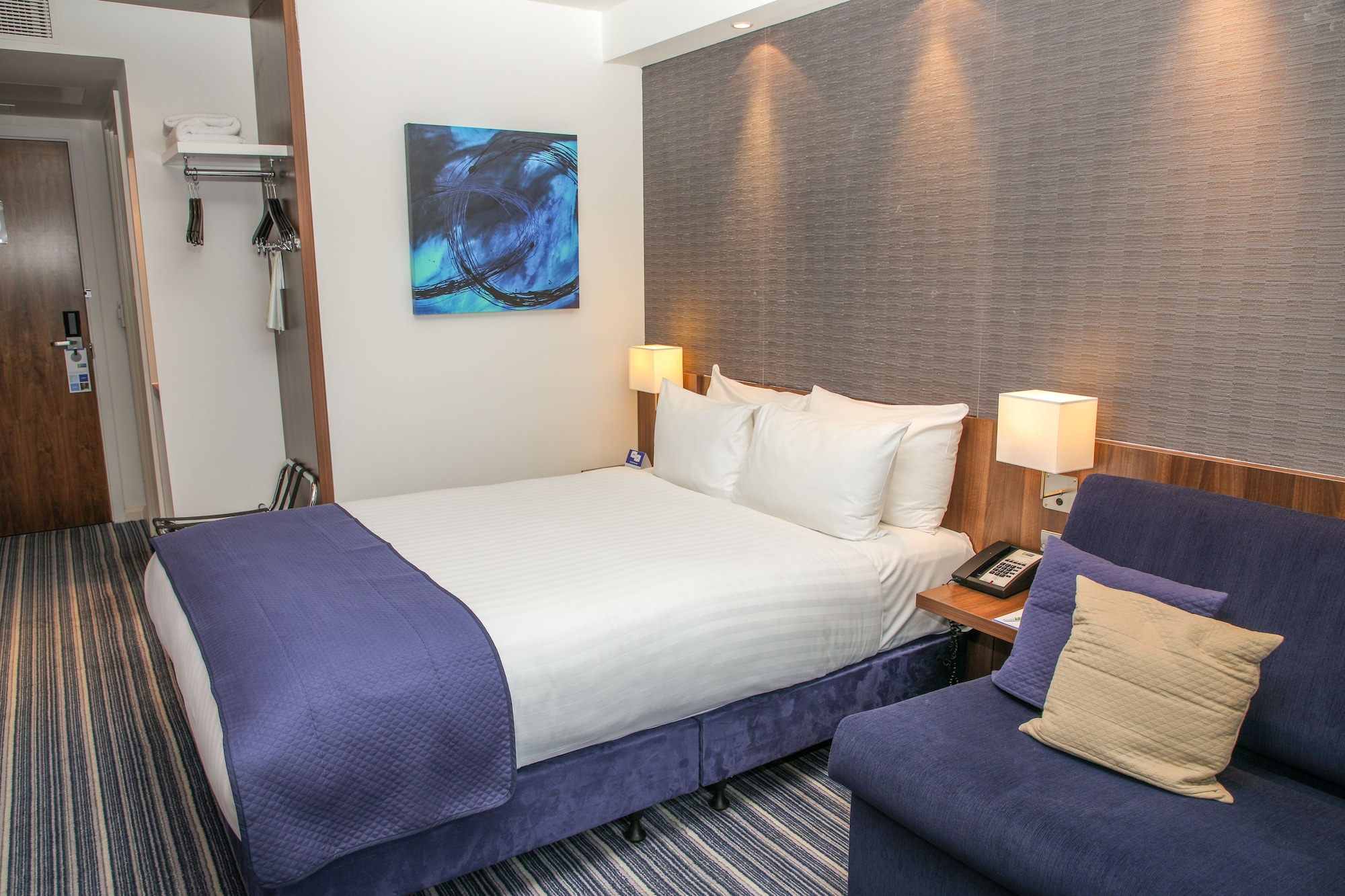 holiday inn express london heathrow t5 by ihg