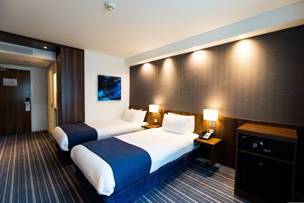 holiday inn express london heathrow t5 by ihg