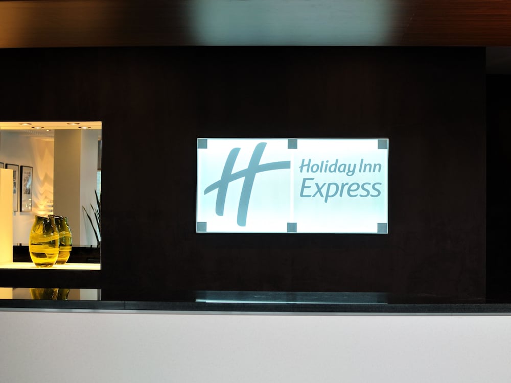 holiday inn express london heathrow t5 by ihg