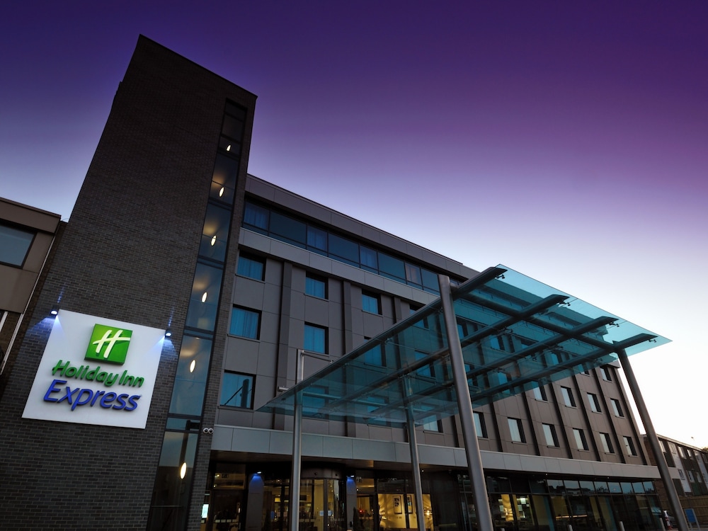 holiday inn express london heathrow t5 by ihg