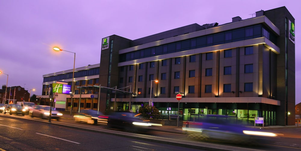 holiday inn express london heathrow t5 by ihg