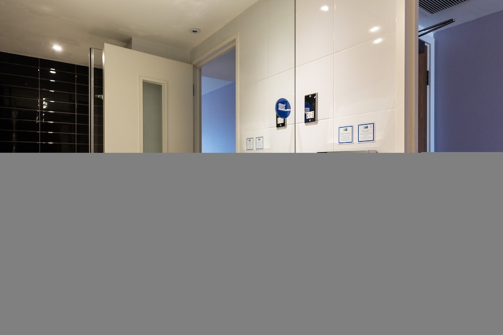 holiday inn express london heathrow t5 by ihg
