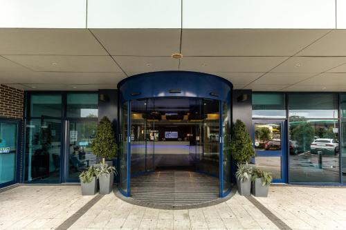 holiday inn express london heathrow t5 by ihg