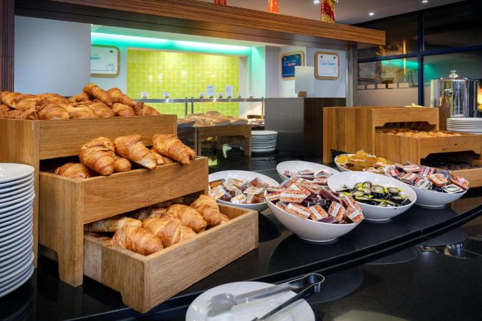 holiday inn express london heathrow t5 by ihg