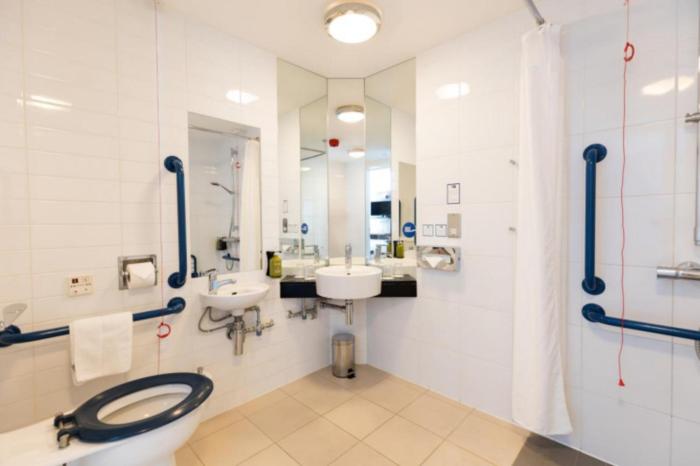 holiday inn express london heathrow t5 by ihg