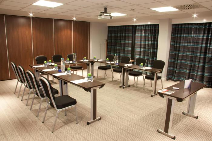 holiday inn express london heathrow t5 by ihg