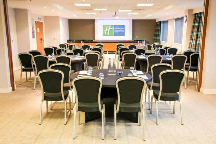 holiday inn express london heathrow t5 by ihg