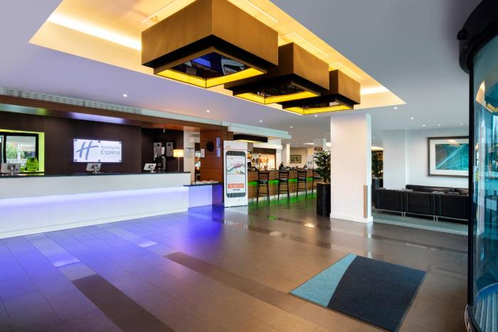 holiday inn express london heathrow t5 by ihg