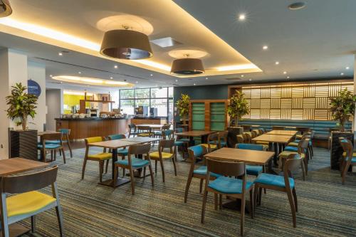 holiday inn express london heathrow t5 by ihg