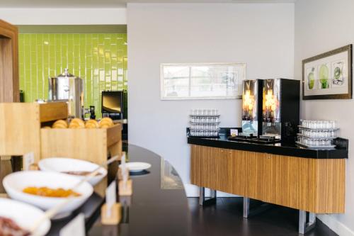 holiday inn express london heathrow t5 by ihg